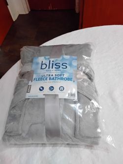 Bliss Bath & Home Ultra Soft Fleece Bathrobe Gray. One Size fits all