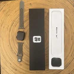 Apple Watch Series 7 Nike Edition 45 mm