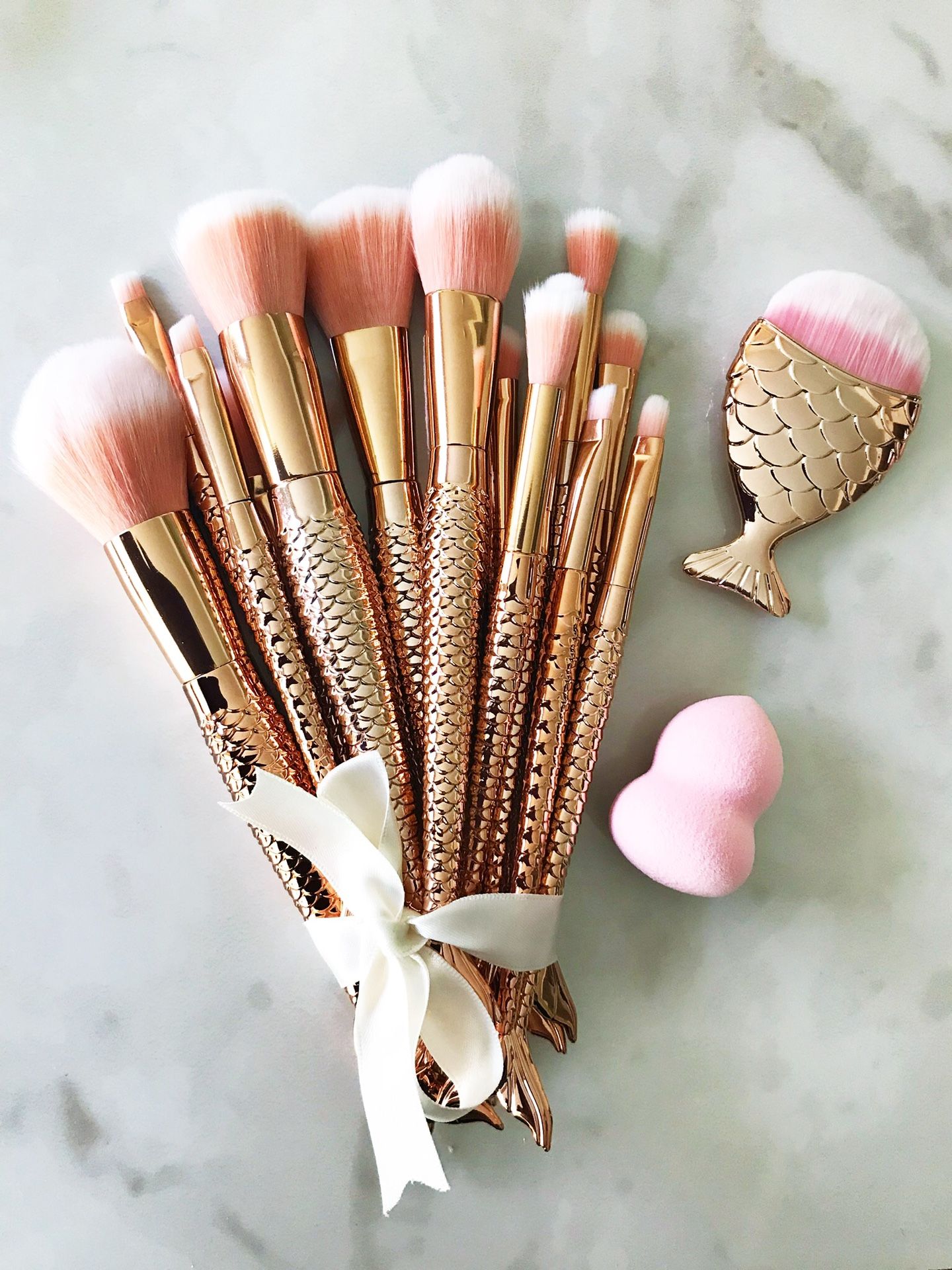 Beautiful rose gold mermaid set!! 16 brushes 🧜‍♀️💕