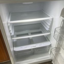 LG 2022 refrigerator - 400 obo