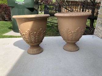2 PLANTERS