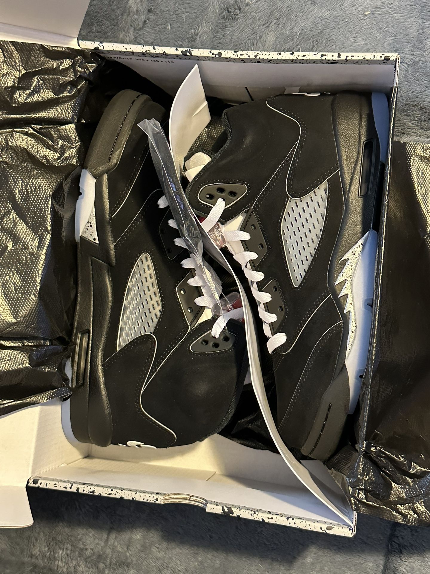 Jordan 5 metallics GS size 5.5y and 7y