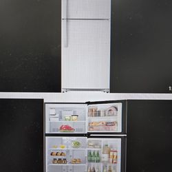 Daewoo 18.0 CuFt White 2 Door Top Freezer Refrigerator 