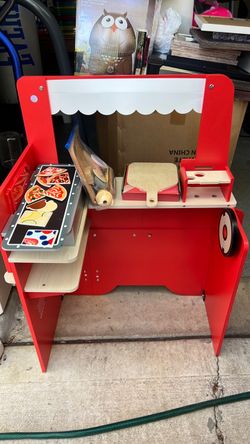 Kids pizza truck stand