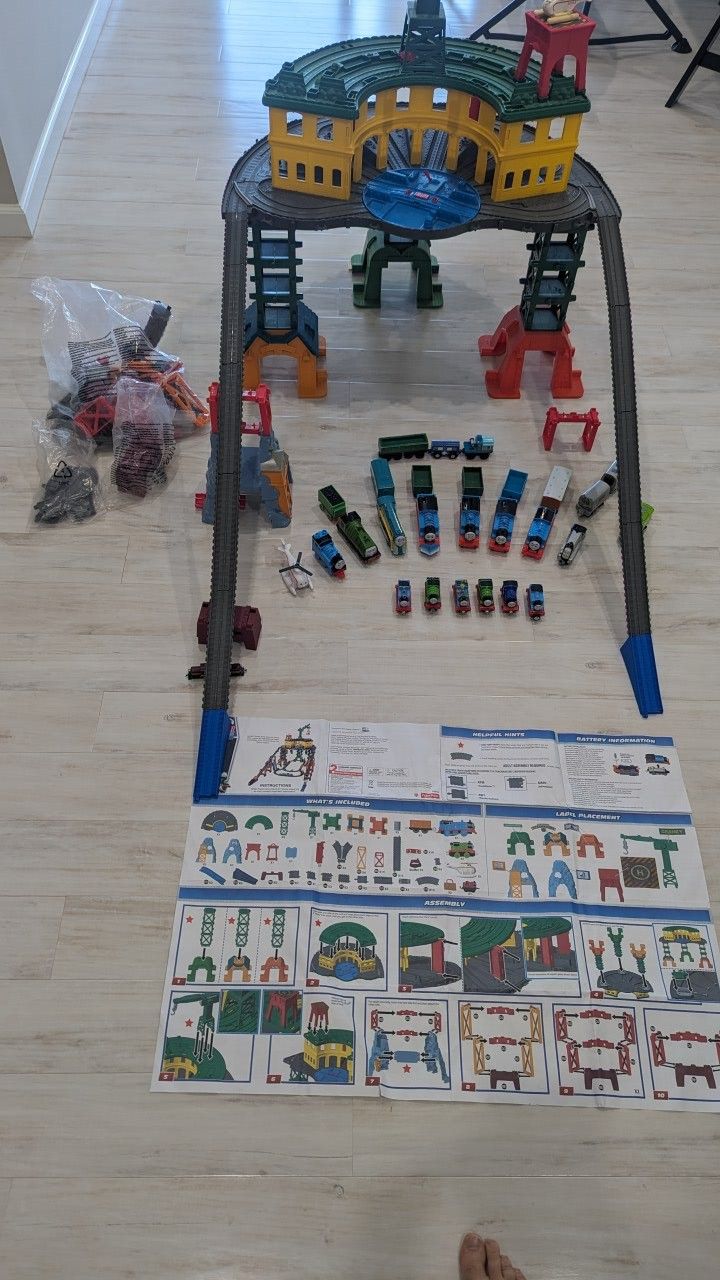 Fisher-Price Thomas & Friends Super Station Train Set

