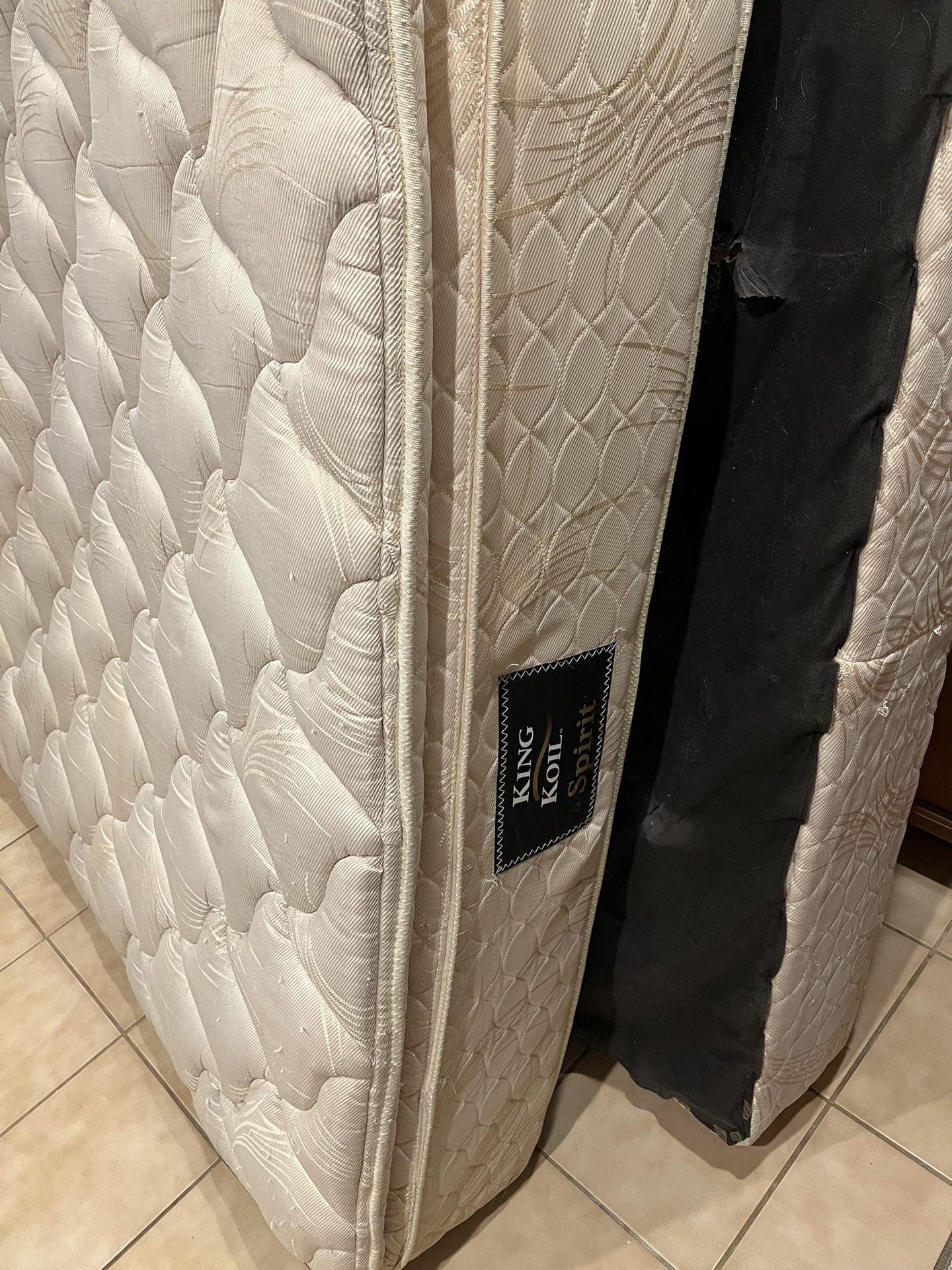 King Koil Queen Size Pillow top Mattress