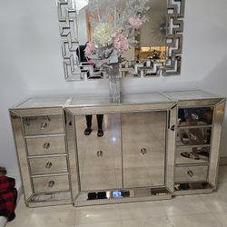 Omni Mirrored Buffet