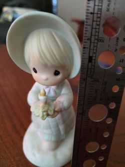 December - Precious Moment Figurine
Precious Moments Porcelain Figurine-December

Series: Calendar Girls

Retired 2002
Item Number: 110116