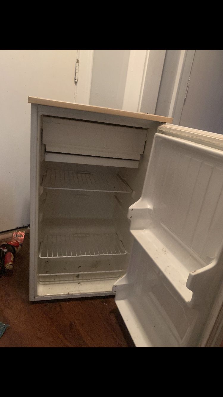 Mini refrigerator with freezer unit