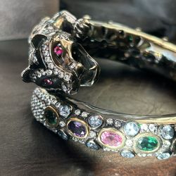 SPARKLING PANTHER  BRACELET, MISSING ONE STONE 