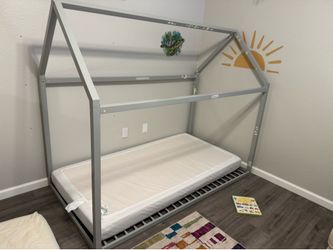 Montessori floor bed metal twin