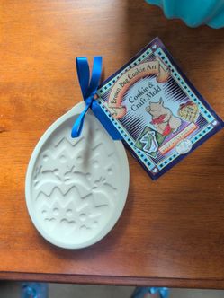 Brown Bag Cookie Art Clay Easter Egg cookie mold, 1988, 6"