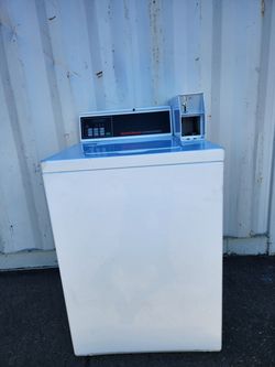 Speed Queen Coin Operated Top Load Washer – ReCapacity: ~14–16 lbs (6.4–7.3 kg) furbished
