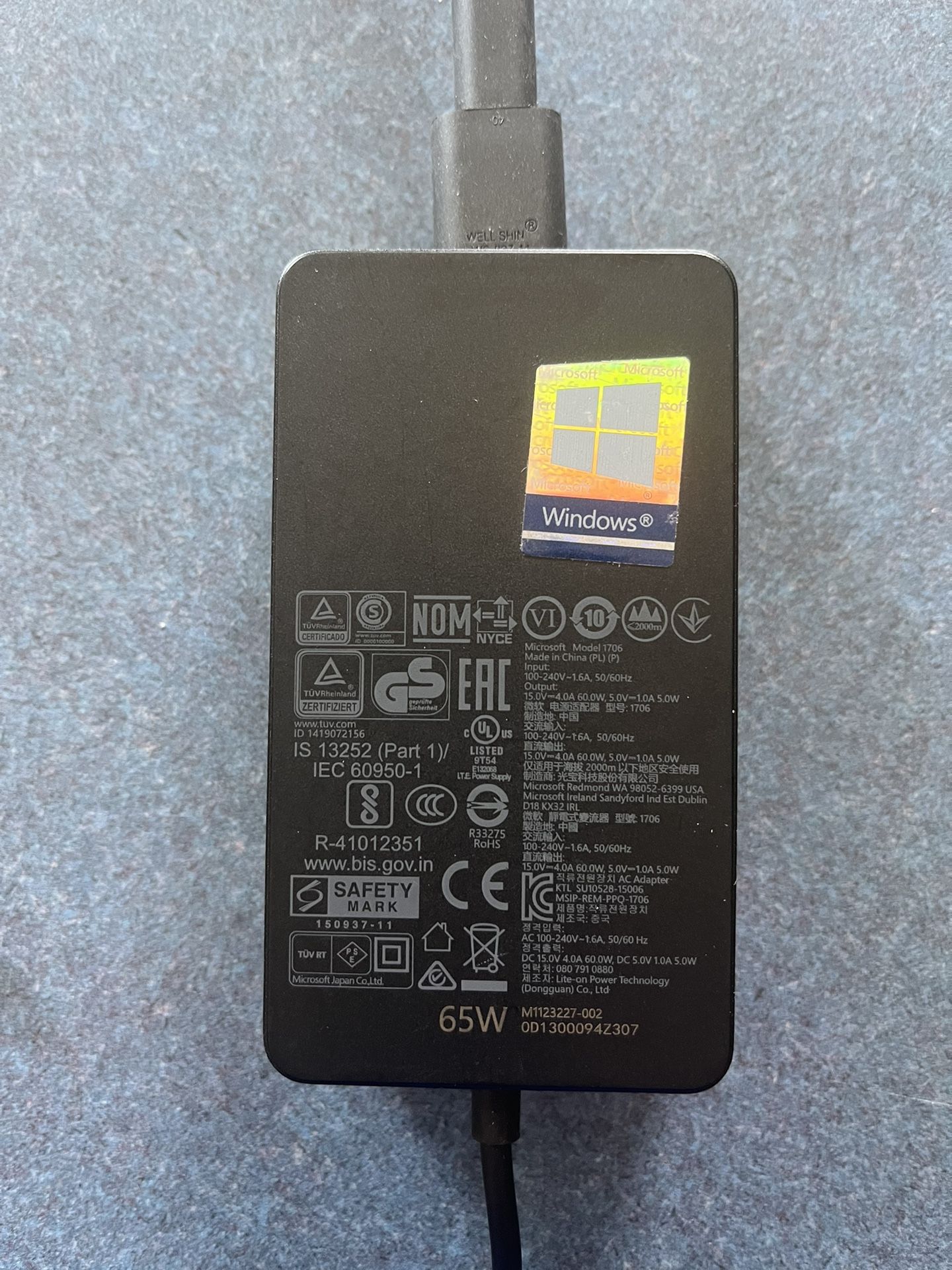 Microsoft Surface 65W Power Supply