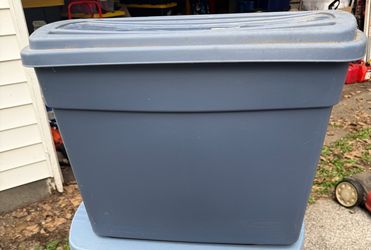 Rubbermaid Large Blue Plastic Storage Tote with Lid