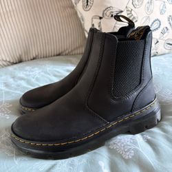Brand New Dr Martens Chelsea Boots Size 7. 