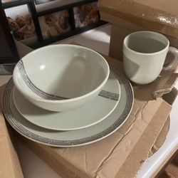 New Dinnerware (4 servings) 