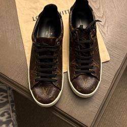 Louis Vuitton Front Row monogram Sneakers - Size 6.5