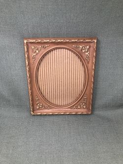 Vintage Ornate Oval Frame In Solid Wood & Gold - 10x8.5