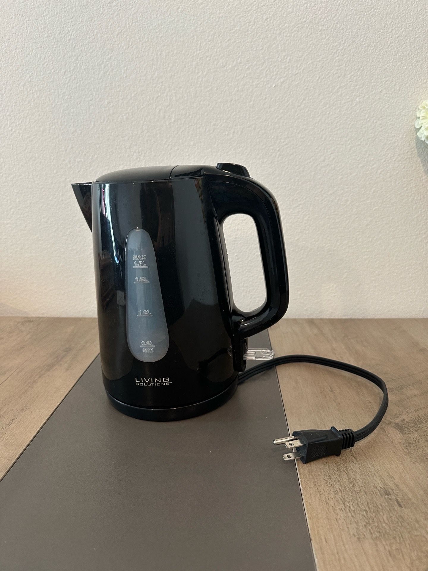Open box Living Solutions electric Tea Kettle 1.7 litre capacity Auto Shutoff