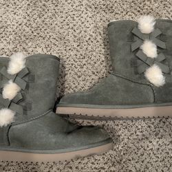 Women’s Size 9 Kooluburra By Ugg Army green Boots With Bows