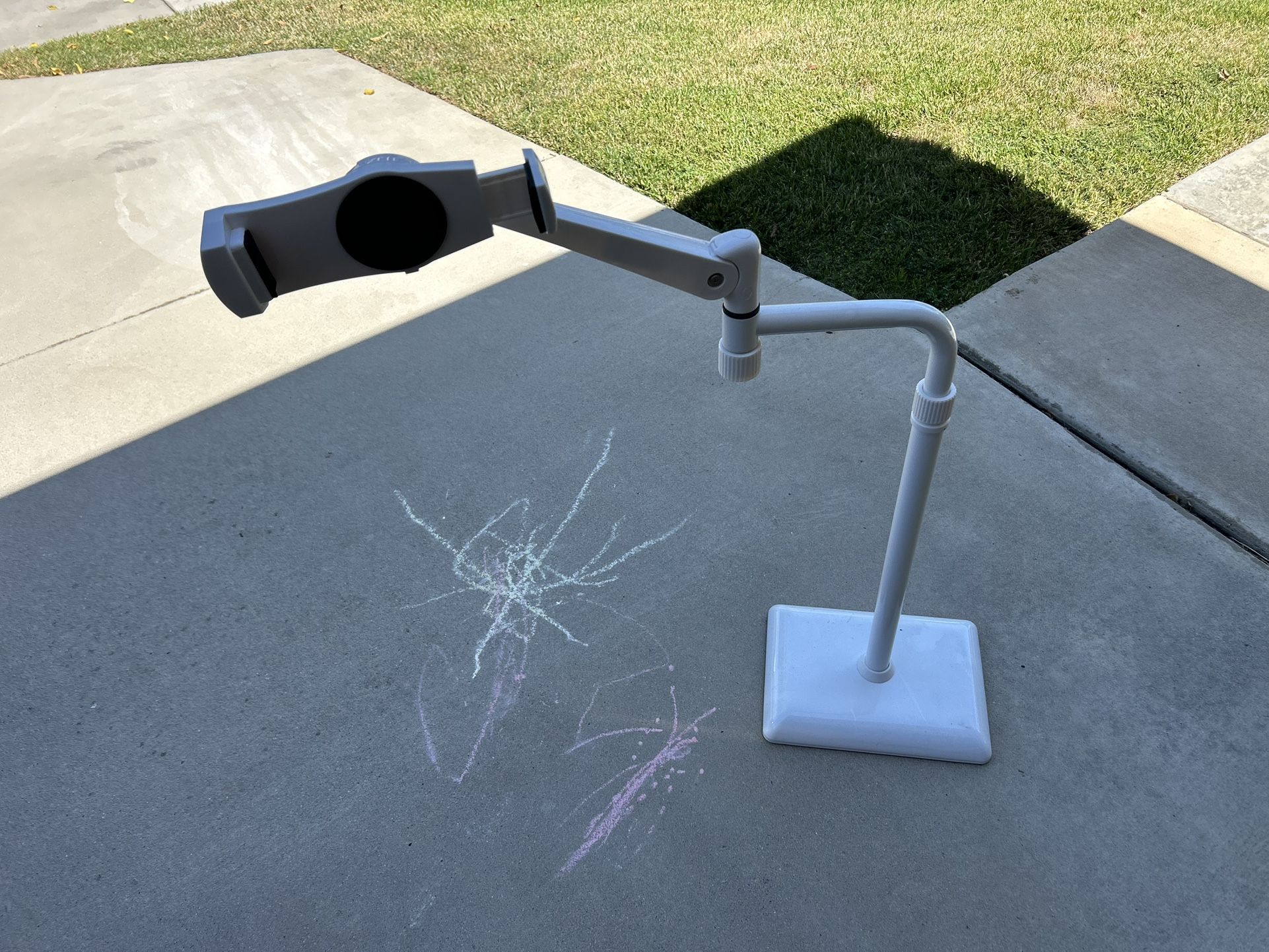 FREE iPad / Tablet Holder Stand