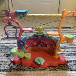 Hasbro Littlest Pet Shop Tricks & Talents Show Circus Magnetic Playset - No Accessories 