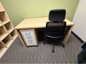 Office desk with 3 cabnit storage cabinets