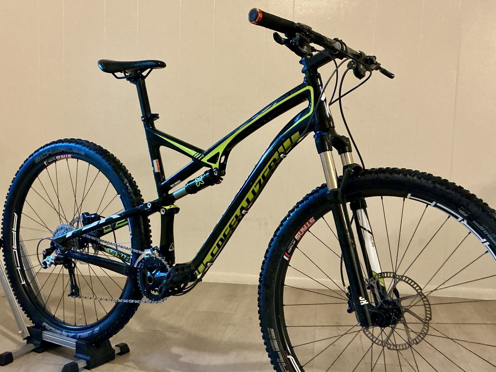 Gorgeous Specialized Full suspension Mountain (29er), Like New, LOADED! 