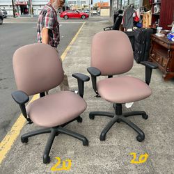 2 Comfortable Office Chairs 