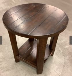 $500+ Pottery Barn Benchright Round Table