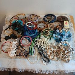 Jewelry Bag, Great For Crafting, Art Projects, Gifts, Fun, Resale
