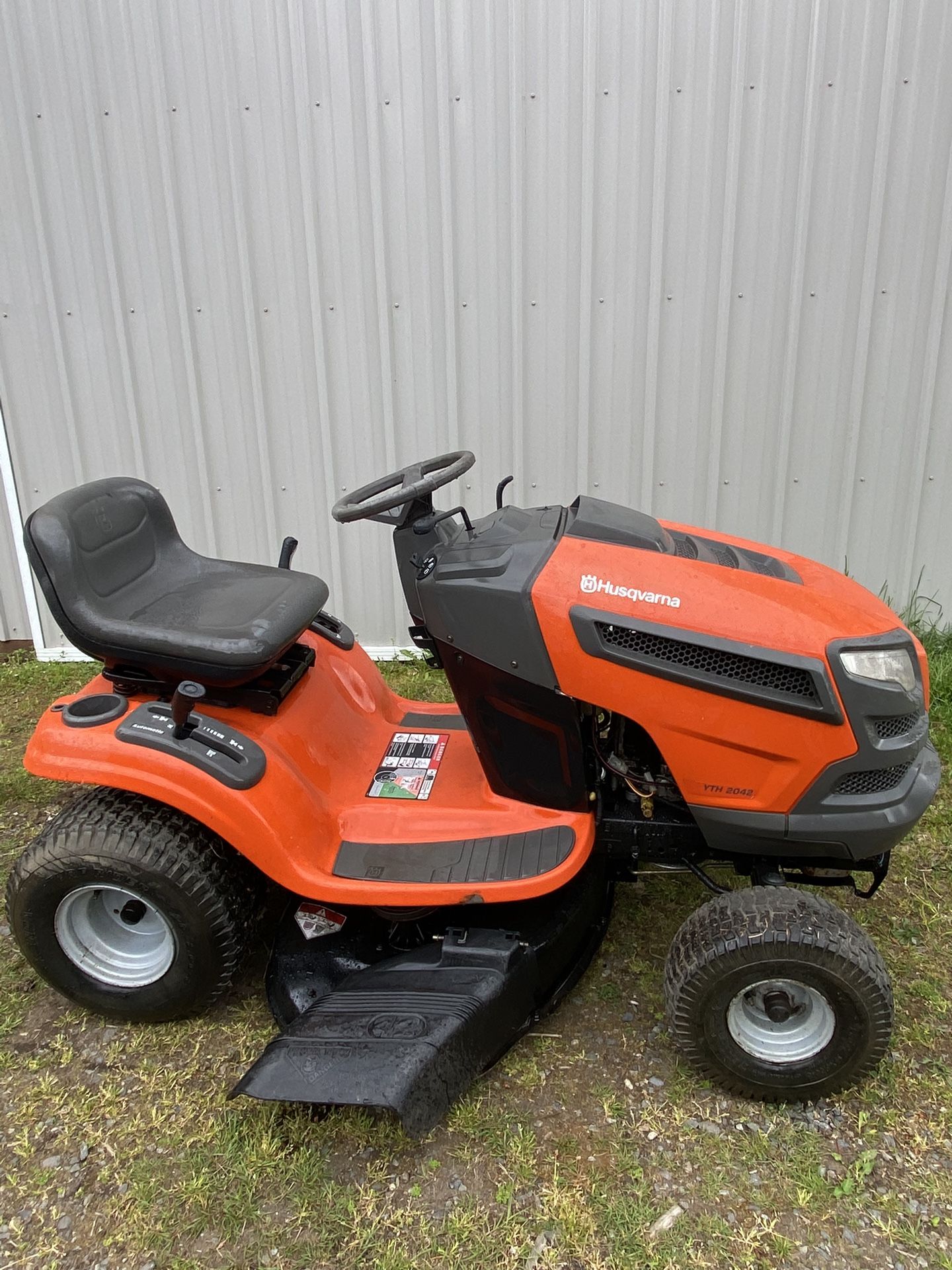 Husqvarna YTH2042 Rider Lawn Mower