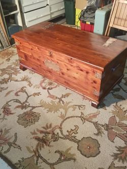 VERY FINE CEDAR CHEST