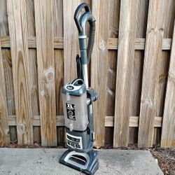 Shark professional Navigator Lift-Away Upright Vacuum