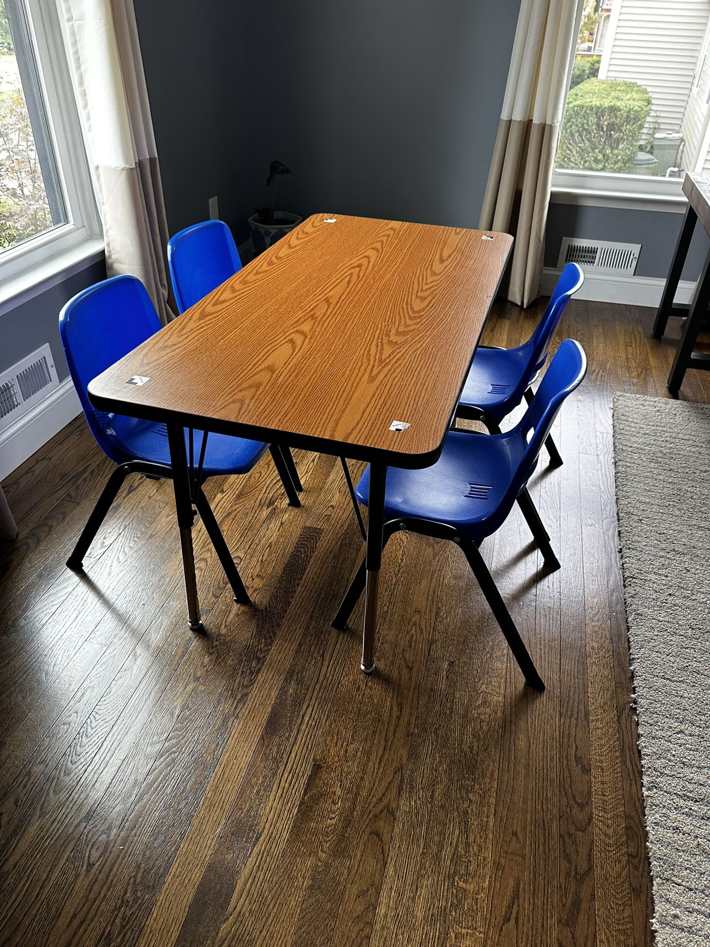 School Desk & Chairs For Kids