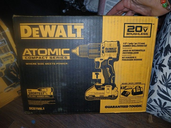 DEWALT 1/2" ATOMIC HAMMER DRILL
