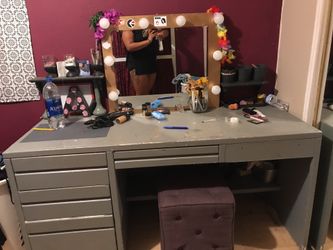 Vanity desk $20 just desk !!