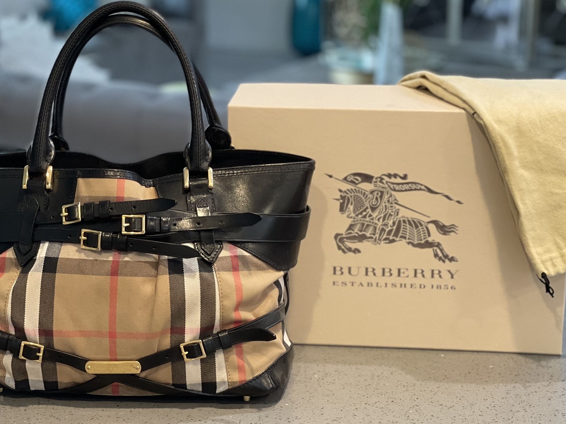 Burberry Large Classic Design Canvas Leather Tote Handbag
