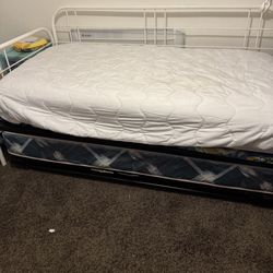 Metal Day Bed complete 