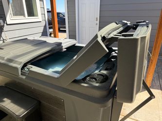 Outdoor Hot Tub Spa with Cover