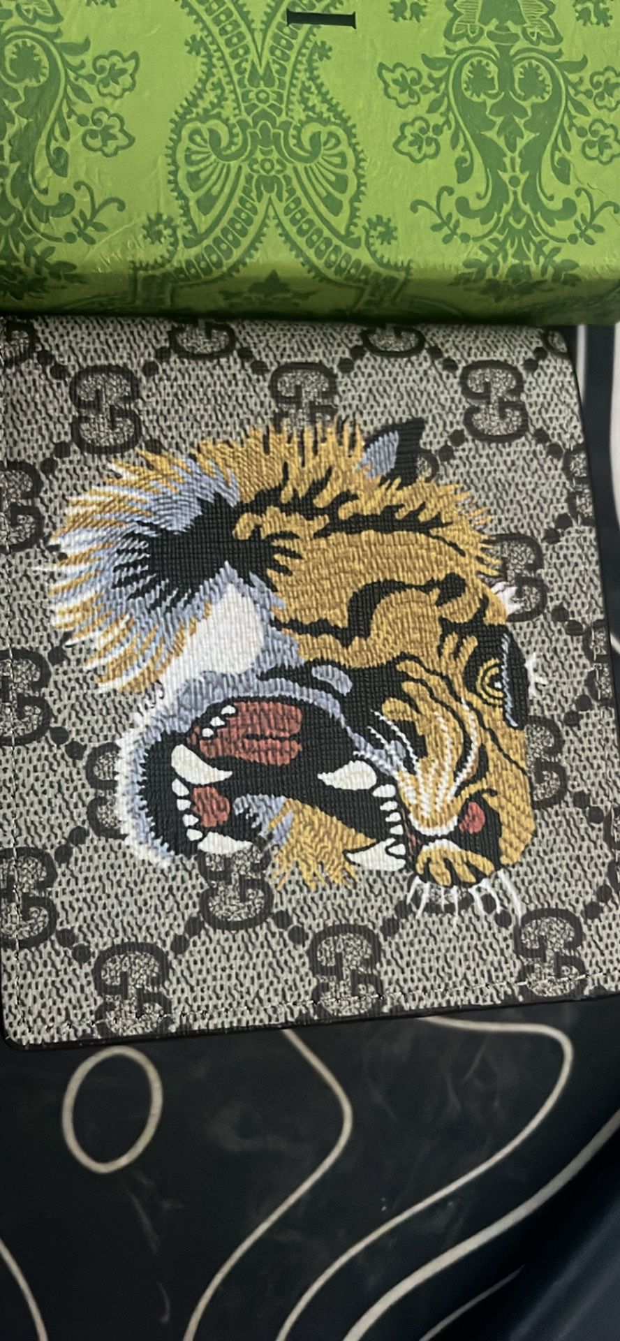 Gucci Bifold Wallet GG Supreme Tiger Beige
