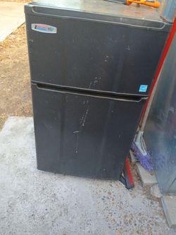 Mini refrigerator