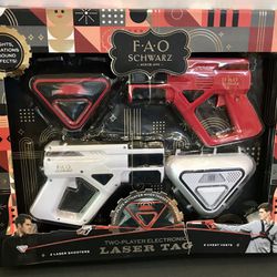 Brand New In The Box F•A•O SCHWARZ  Two-Player Electronic Laser Tag