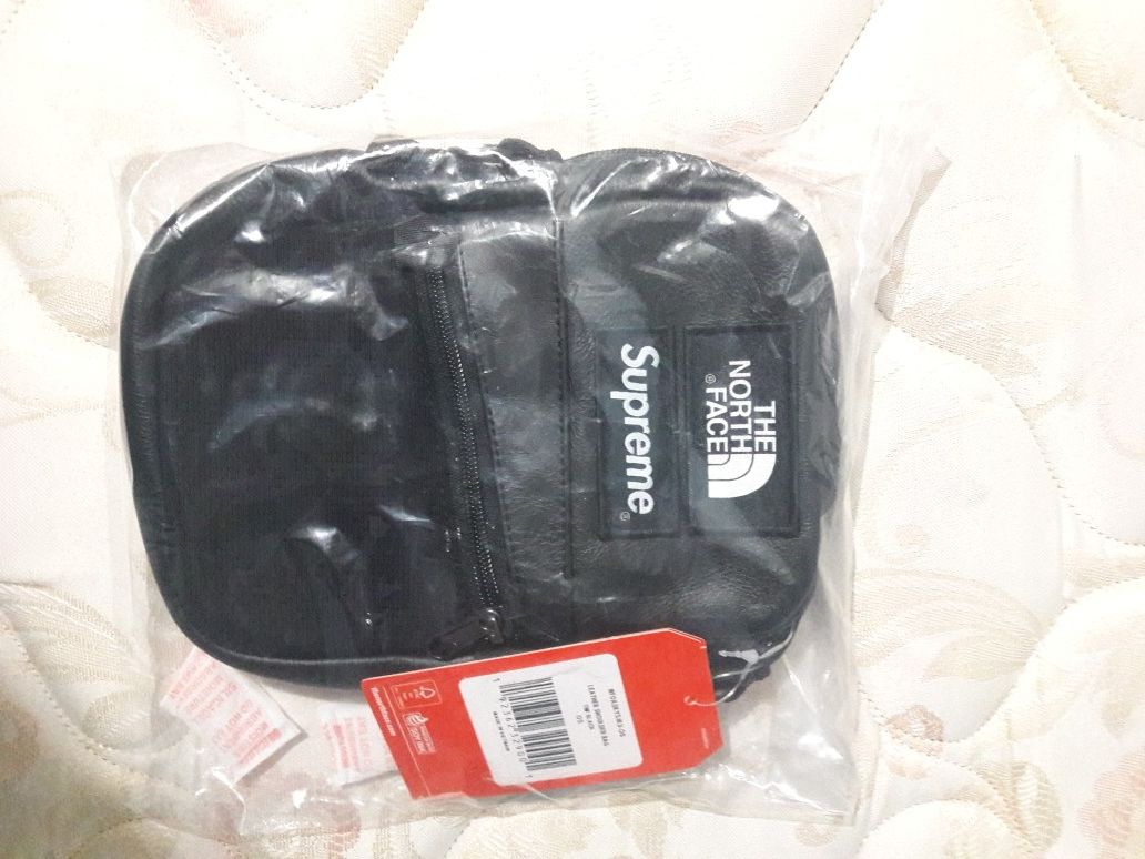 Supreme x The north face shoulder bag