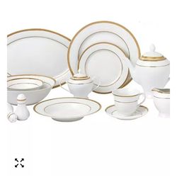 Dinnerware set