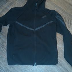Nike Tech
Men's Full-Zip Windrunner Hoodie