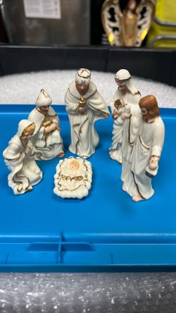 Crown Accents Nativity Set