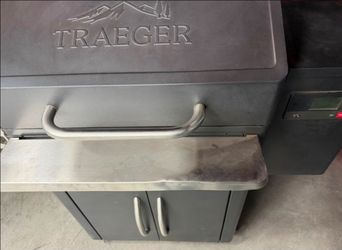 TRAEGER SILVERTON 620 PELLET GRILL SMOKER USED LIKE NEW  WORKS GREAT