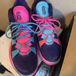 Nike ID Kyrie Irving’s (Men Size 13)
